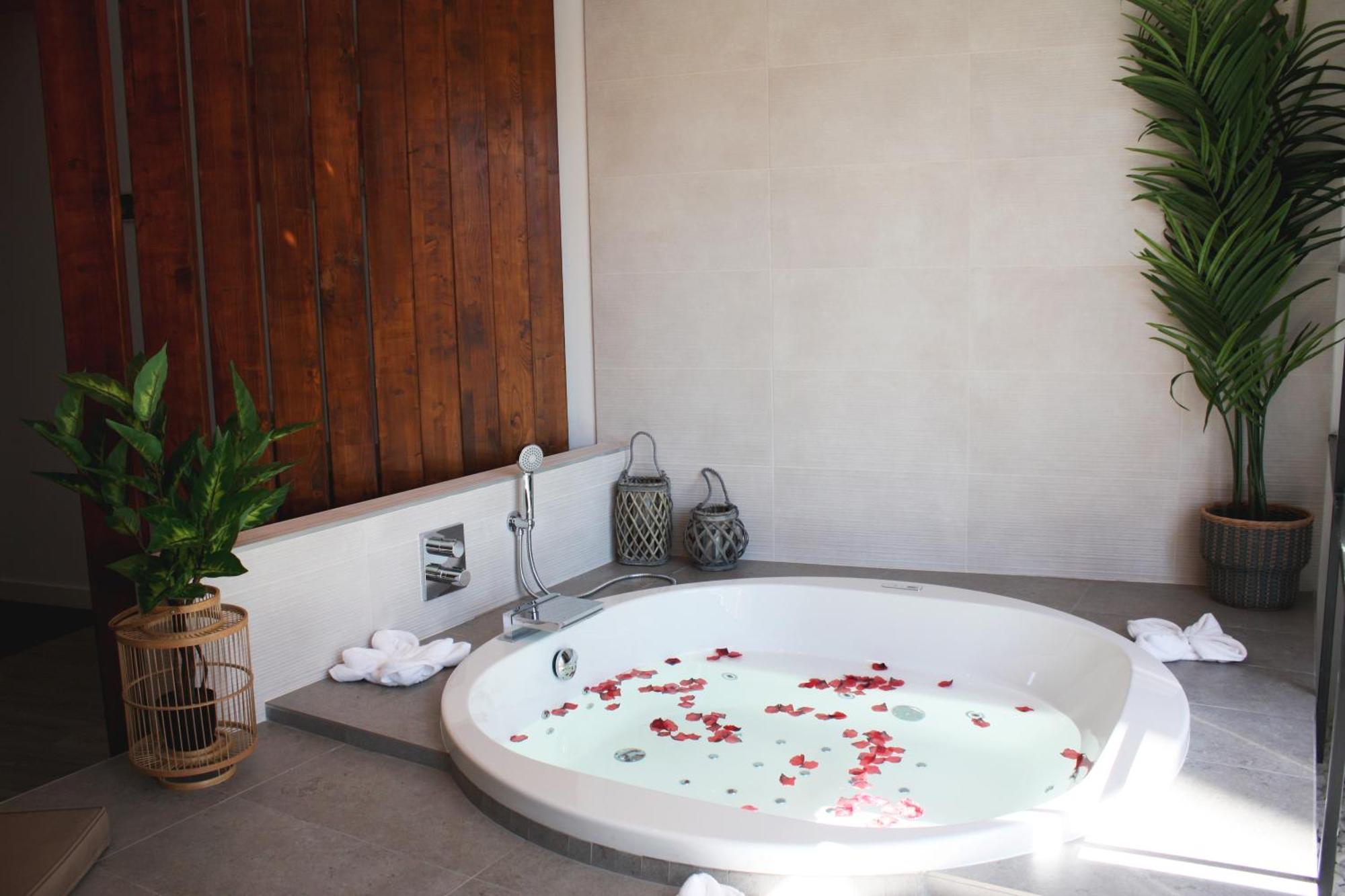Deluxe Double Room Spa Bath